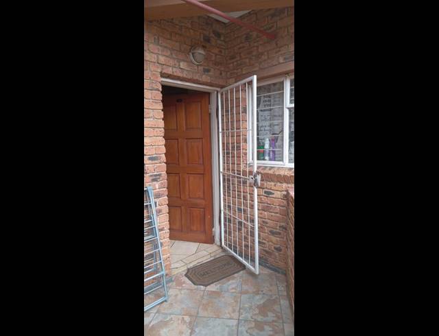 2 BEDROOM APARTMENT FOR SALE IN KEMPTON PARK CENTRAL
